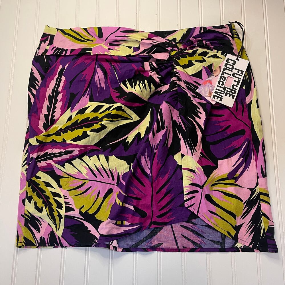 NWT Future Collective Alani Noelle Botanical Print Mini Skirt Size Womens 16